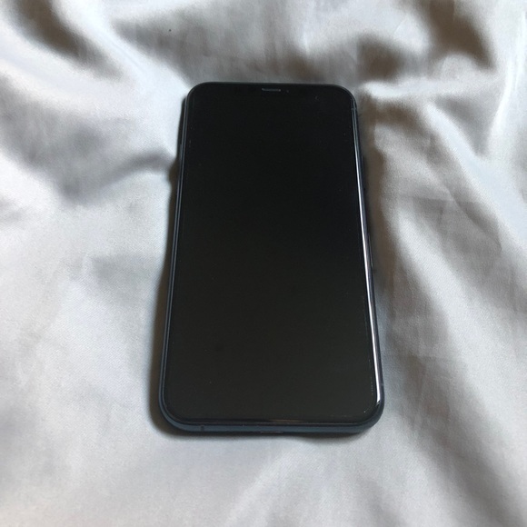COPY - iPhone 11 Pro 256GB Unlocked will come with luxylemon charging case - Picture 2 of 9